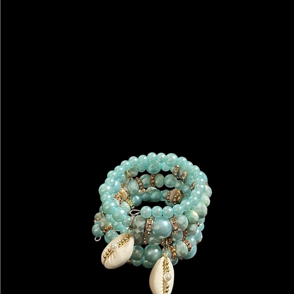 Turquoise Beaded Bracelet with Shell Accents - Picture 9 of 9